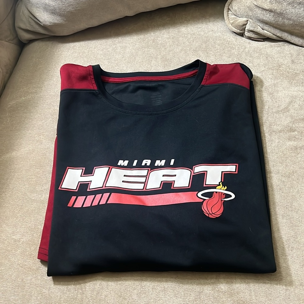 Miami Heat dry fit short sleeve shirt size XL